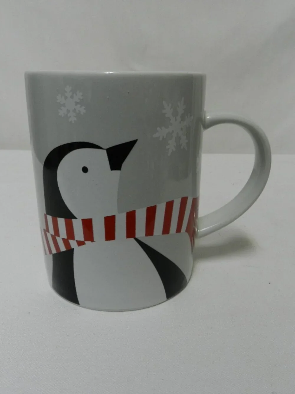 Crate & Barrel by Joan Anderson Jolly Penguin Christmas snowflakes 12 oz Mug Cup